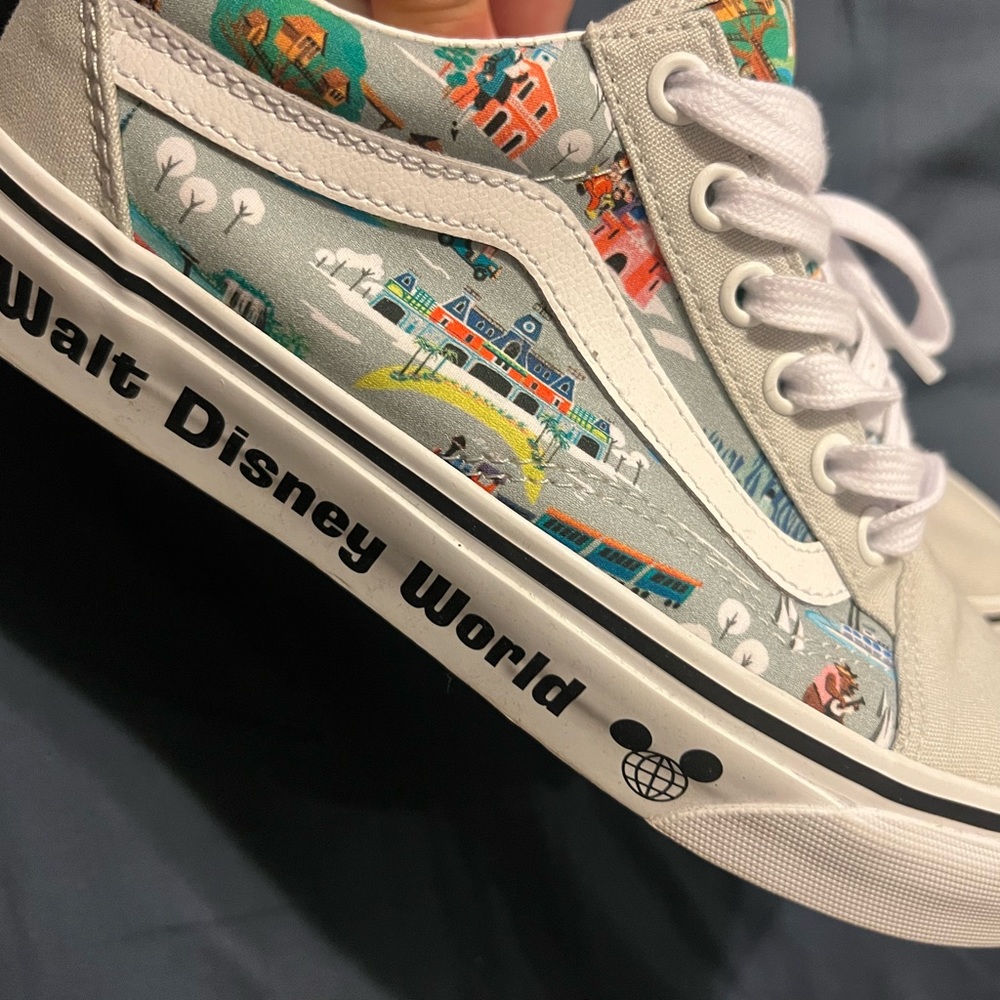 Women’s Disney vans 6.5